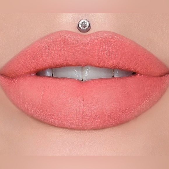 Jeffree Star Other - Jeffree Star Velvet Trap - Honey Suck Me Lipstick
